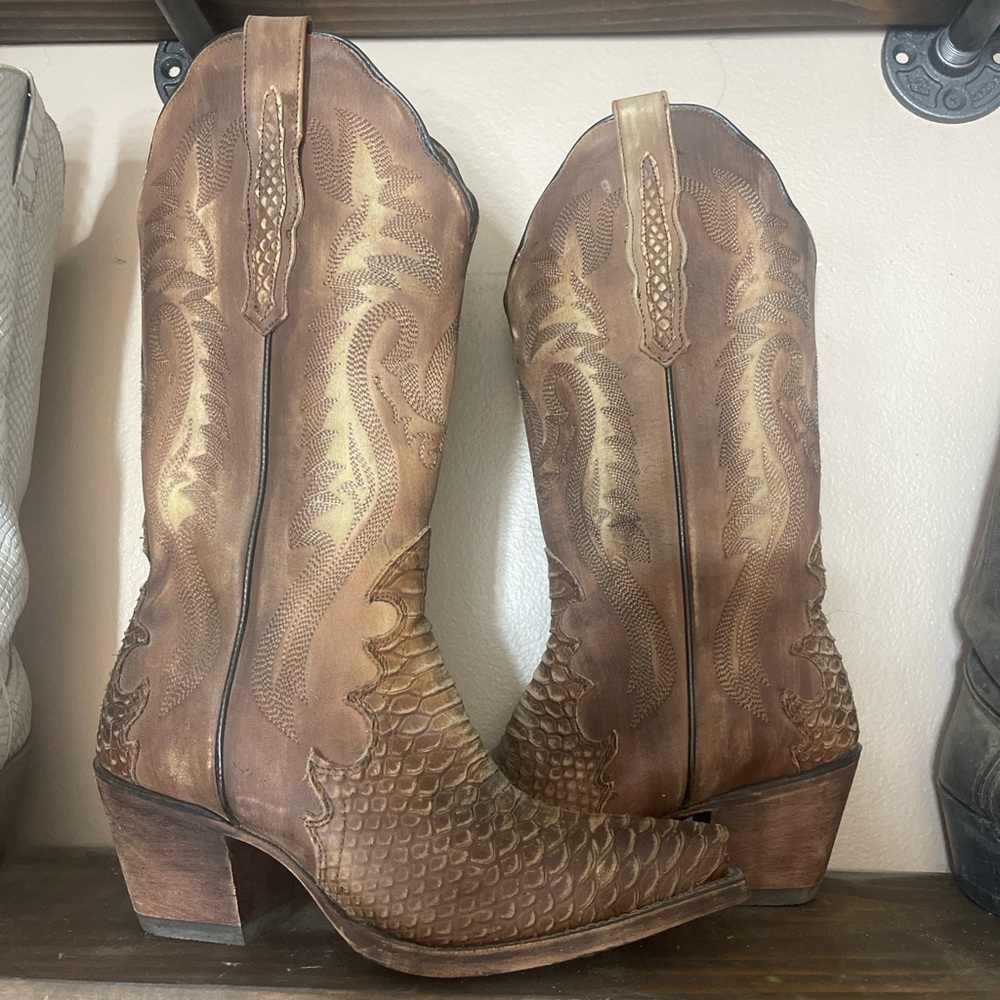 Women’s Dan Post Boots Yee Haw